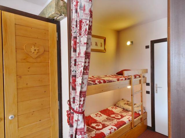 Studio for 4 near Morzine Center and Slopes with Garage, Balcony, and Ski Storage FR-1-684-15 - Morzine