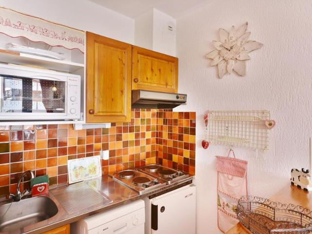Studio for 4 near Morzine Center and Slopes with Garage, Balcony, and Ski Storage FR-1-684-15 - Morzine
