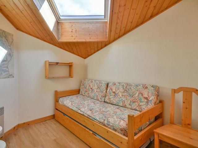 Duplex for 6 in Morzine with WIFI, parking, near center and lifts FR-1-684-39 - Morzine