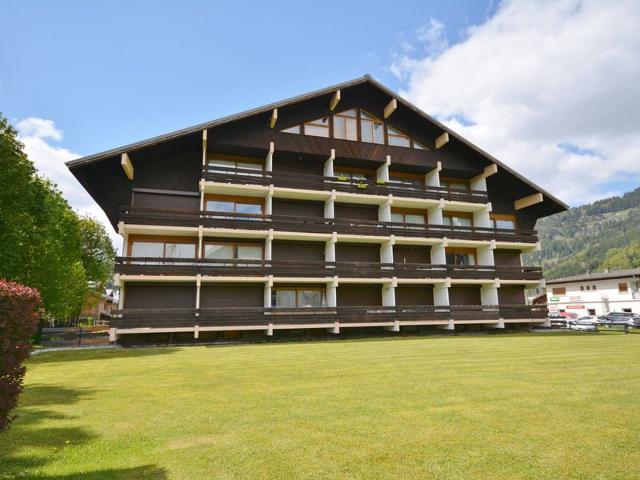 Charming Studio for 4 with Balcony, Central Location, Near Lift, WiFi, Parking, No Pets FR-1-684-19 - Morzine