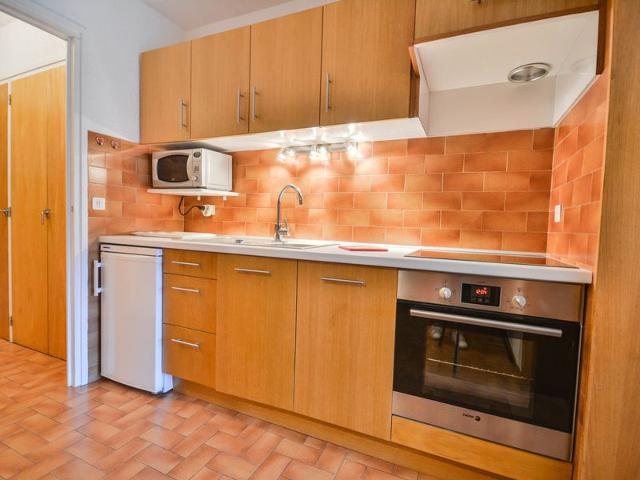 Charming Studio for 4 with Balcony, Central Location, Near Lift, WiFi, Parking, No Pets FR-1-684-19 - Morzine