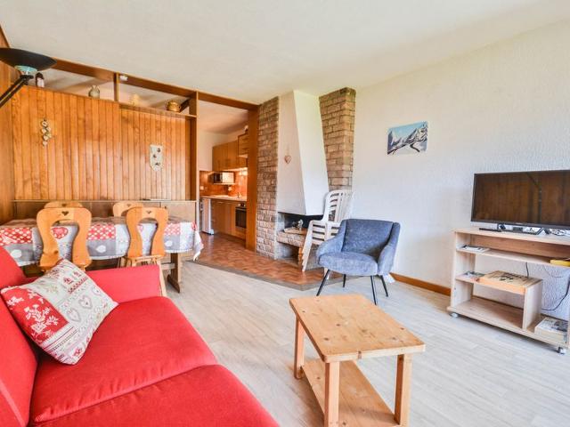 Charming Studio for 4 with Balcony, Central Location, Near Lift, WiFi, Parking, No Pets FR-1-684-19 - Morzine