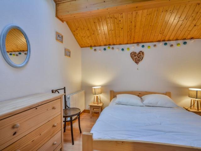 Spacious & Quiet 2BR Duplex | Sleeps 6 | Near Ski Lifts | Balcony | WiFi | Parking FR-1-684-28 - Morzine
