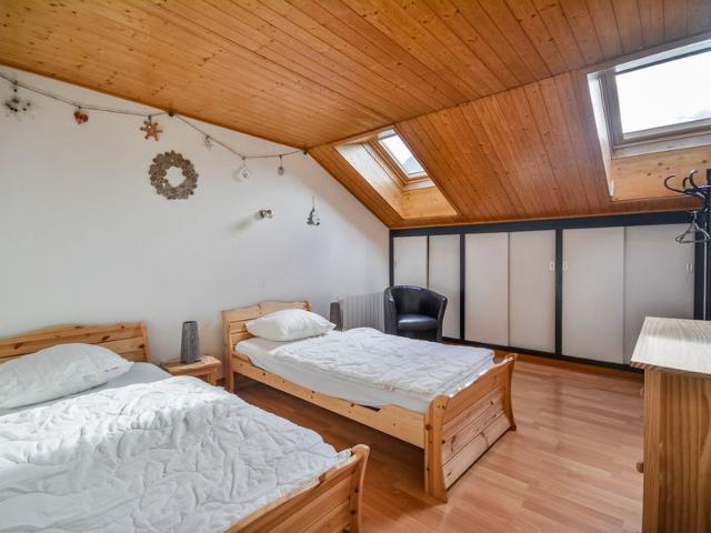 Spacious & Quiet 2BR Duplex | Sleeps 6 | Near Ski Lifts | Balcony | WiFi | Parking FR-1-684-28 - Morzine