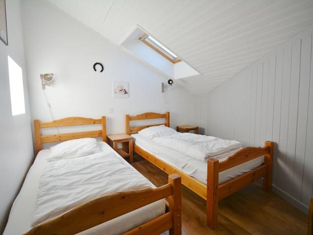Central Duplex for 6 with Balcony, Near Ski Lifts and Shops FR-1-684-32 - Morzine