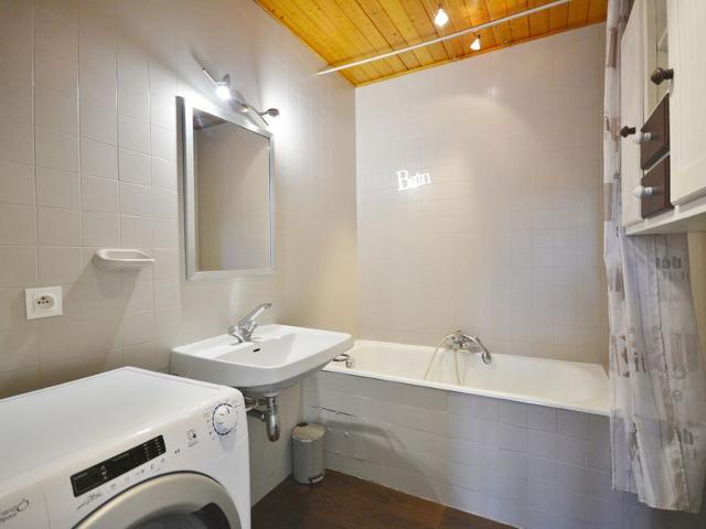 Central Duplex for 6 with Balcony, Near Ski Lifts and Shops FR-1-684-32 - Morzine