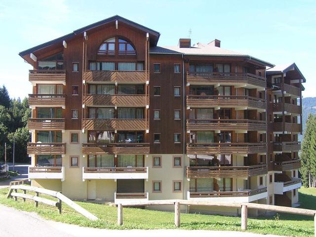 Ski-In/Ski-Out Cozy Apartment with Balcony Near Kids' Area FR-1-642-73 - Morillon 1100 Les Esserts