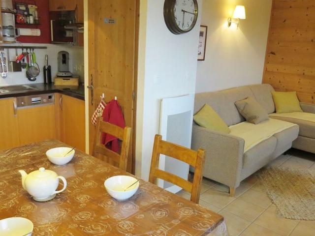 Spacious 3-Room Apartment for 7 in Les Esserts, Morillon, Near Ski Lifts FR-1-412-70 - Morillon 1100 Les Esserts