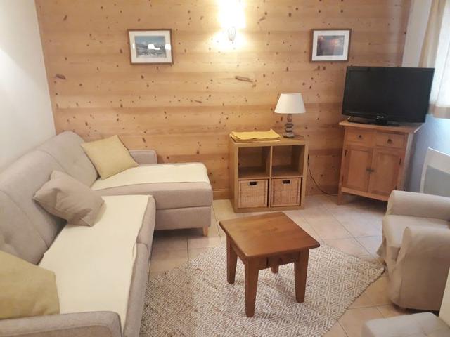 Spacious 3-Room Apartment for 7 in Les Esserts, Morillon, Near Ski Lifts FR-1-412-70