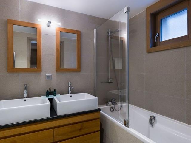 Family 3-bedroom apartment in Courchevel, parking and near slopes FR-1-575-130 - Courchevel 1650