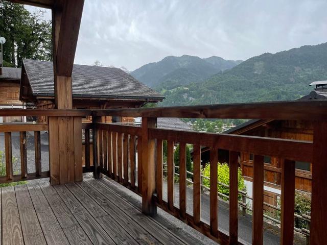 Traditional chalet for 6 with fireplace, balcony and parking in Samoëns FR-1-624-124 - Samoëns