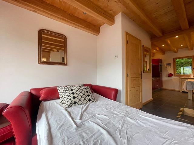 Traditional chalet for 6 with fireplace, balcony and parking in Samoëns FR-1-624-124 - Samoëns
