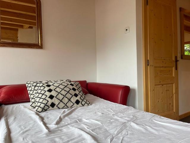 Traditional chalet for 6 with fireplace, balcony and parking in Samoëns FR-1-624-124 - Samoëns