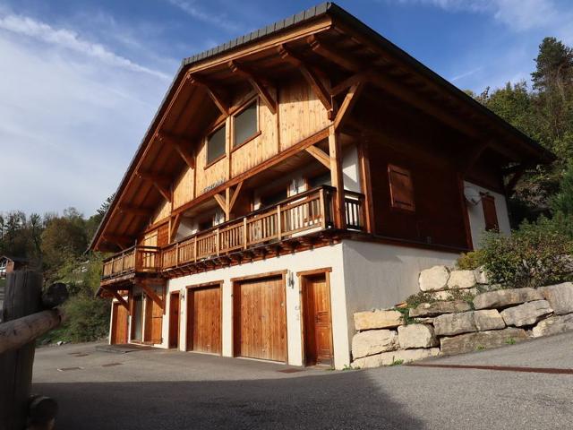 Traditional chalet for 6 with fireplace, balcony and parking in Samoëns FR-1-624-124 - Samoëns