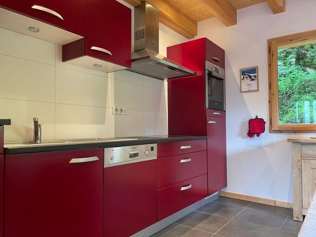 Traditional chalet for 6 with fireplace, balcony and parking in Samoëns FR-1-624-124 - Samoëns