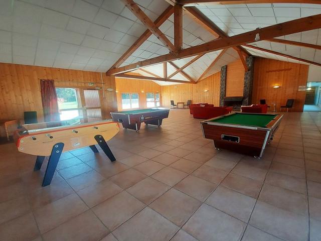 Quiet Apartment with Pool, Balcony, and Parking near Samoëns Center FR-1-624-125 - Samoëns
