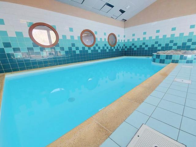 Quiet Apartment with Pool, Balcony, and Parking near Samoëns Center FR-1-624-125 - Samoëns