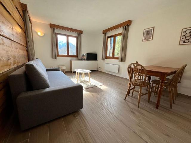 Quiet Apartment with Pool, Balcony, and Parking near Samoëns Center FR-1-624-125 - Samoëns