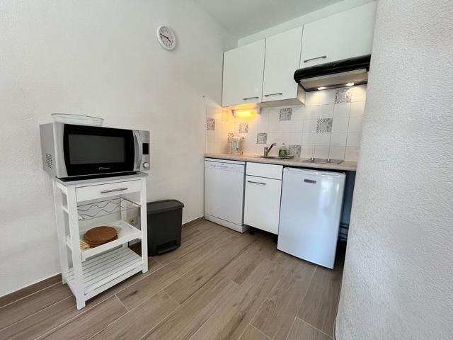 Quiet Apartment with Pool, Balcony, and Parking near Samoëns Center FR-1-624-125 - Samoëns