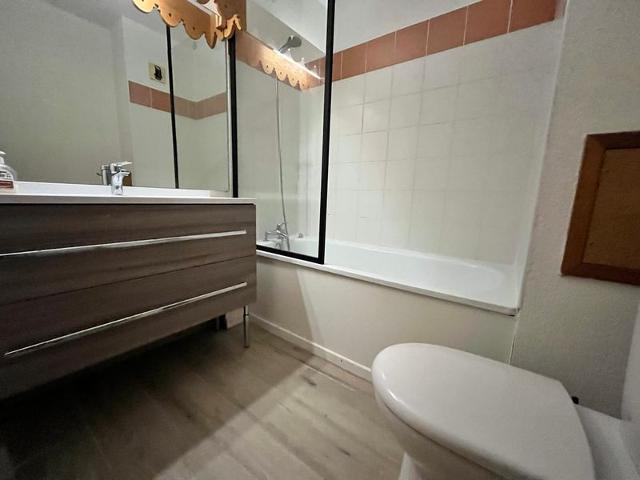 Quiet Apartment with Pool, Balcony, and Parking near Samoëns Center FR-1-624-125 - Samoëns