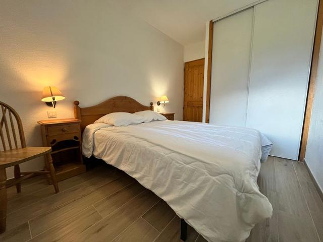 Quiet Apartment with Pool, Balcony, and Parking near Samoëns Center FR-1-624-125 - Samoëns