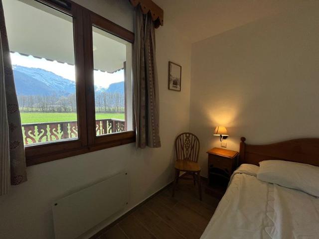 Quiet Apartment with Pool, Balcony, and Parking near Samoëns Center FR-1-624-125 - Samoëns