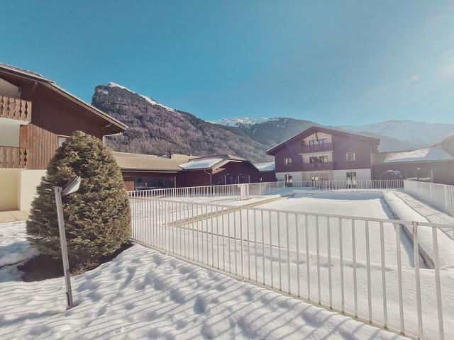 Quiet Apartment with Pool, Balcony, and Parking near Samoëns Center FR-1-624-125 - Samoëns