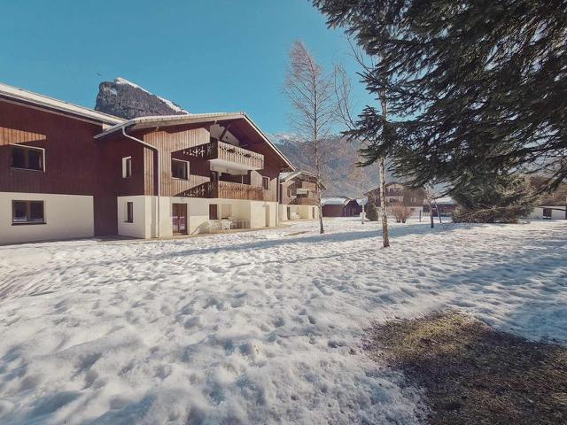 Quiet Apartment with Pool, Balcony, and Parking near Samoëns Center FR-1-624-125 - Samoëns