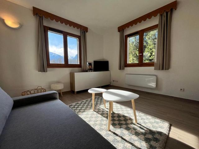 Quiet Apartment with Pool, Balcony, and Parking near Samoëns Center FR-1-624-125 - Samoëns