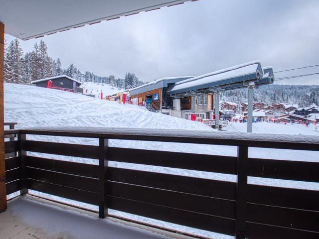 Ski-In/Ski-Out Apartment with Balcony, Sleeps 6, Parking, and Mountain Views FR-1-642-79 - Morillon 1100 Les Esserts