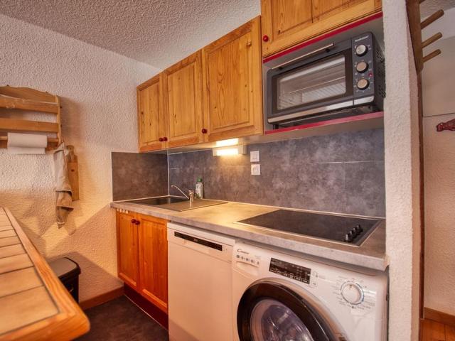 Ski-In/Ski-Out Apartment with Balcony, Sleeps 6, Parking, and Mountain Views FR-1-642-79 - Morillon 1100 Les Esserts