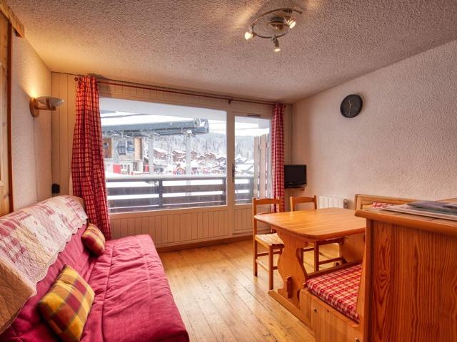 Ski-In/Ski-Out Apartment with Balcony, Sleeps 6, Parking, and Mountain Views FR-1-642-79 - Morillon 1100 Les Esserts