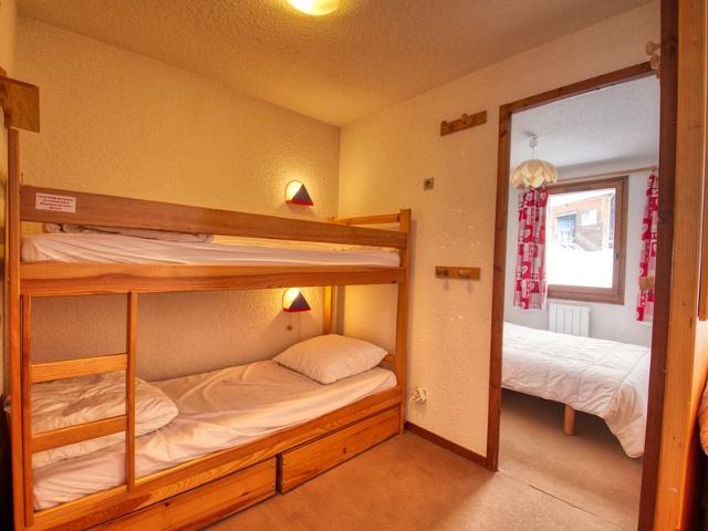 Ski-In/Ski-Out Apartment with Balcony, Sleeps 6, Parking, and Mountain Views FR-1-642-79 - Morillon 1100 Les Esserts