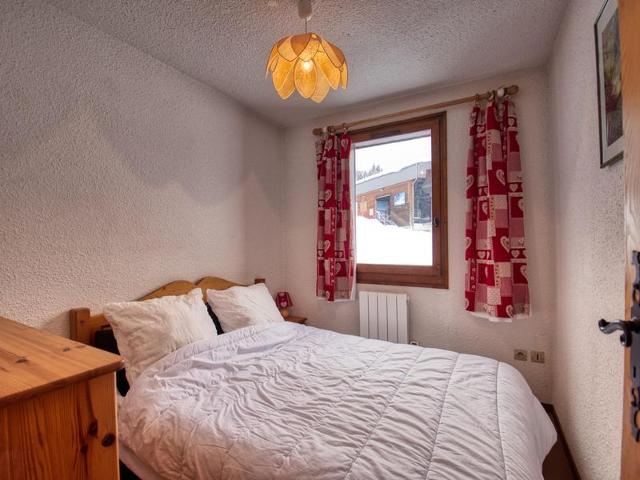 Ski-In/Ski-Out Apartment with Balcony, Sleeps 6, Parking, and Mountain Views FR-1-642-79 - Morillon 1100 Les Esserts
