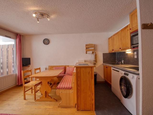 Ski-In/Ski-Out Apartment with Balcony, Sleeps 6, Parking, and Mountain Views FR-1-642-79