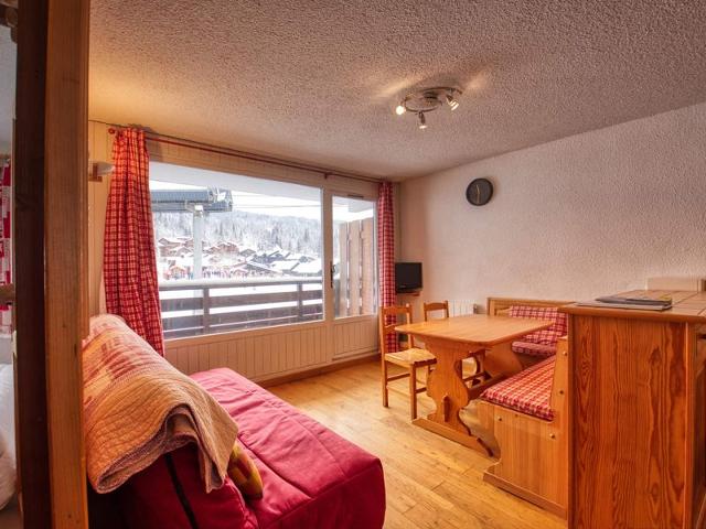 Ski-In/Ski-Out Apartment with Balcony, Sleeps 6, Parking, and Mountain Views FR-1-642-79 - Morillon 1100 Les Esserts