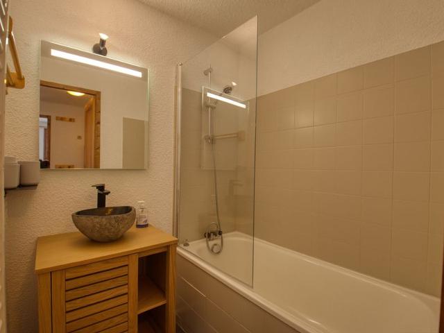 Ski-In/Ski-Out Apartment with Balcony, Sleeps 6, Parking, and Mountain Views FR-1-642-79 - Morillon 1100 Les Esserts