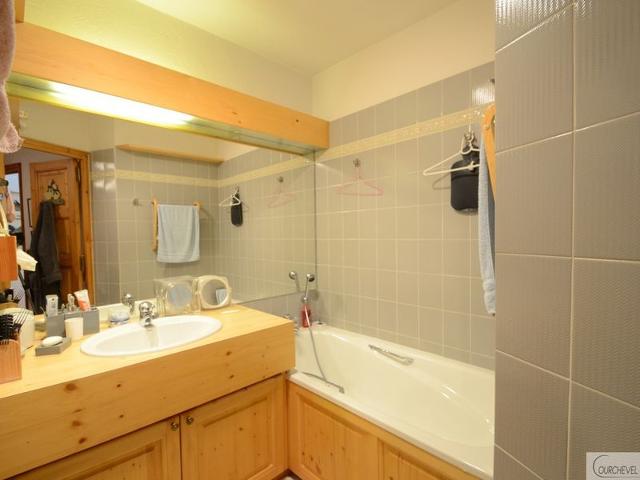 Courchevel: Ski-In/Ski-Out, 3 BR, Wifi, Parking, 4 pax FR-1-575-24 - Courchevel 1550