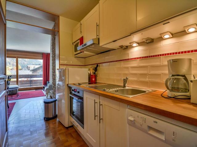 Spacious Studio for 4 with Balcony, Near Ski Lifts & Shops, Morzine Center FR-1-684-43 - Morzine