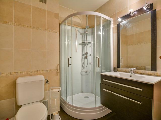 Spacious Studio for 4 with Balcony, Near Ski Lifts & Shops, Morzine Center FR-1-684-43 - Morzine