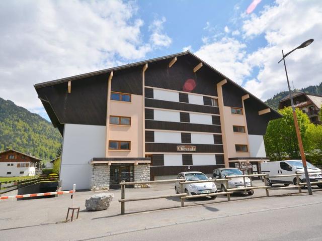 Spacious Studio for 4 with Balcony, Near Ski Lifts & Shops, Morzine Center FR-1-684-43 - Morzine