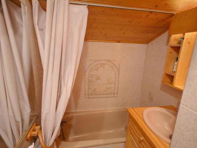 Cozy Studio with Cabins, Close to Shuttles – Sleeps 4 FR-1-684-47 - Morzine