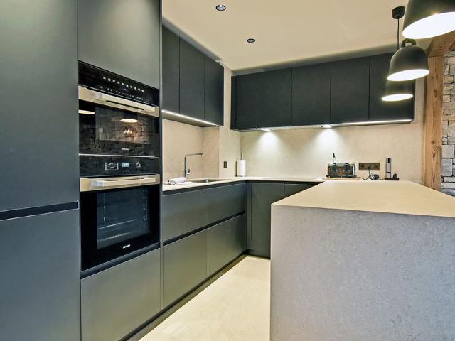 Luxury Ski-In/Ski-Out Apartment with Concierge Service in Méribel FR-1-613-82 - Méribel Les Allues 1200