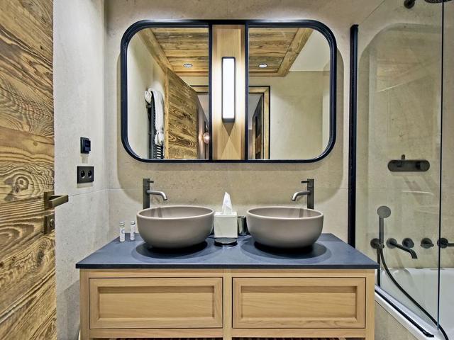 Luxury Ski-In/Ski-Out Apartment with Concierge Service in Méribel FR-1-613-82 - Méribel Les Allues 1200