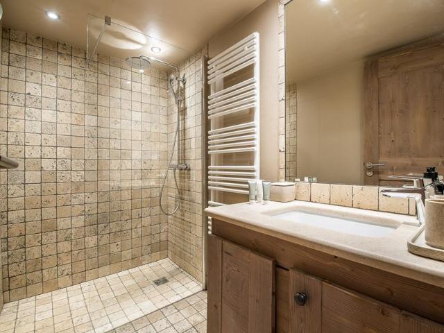 Stunning New Apartment in Courchevel 1850, Center, Near Slopes, Sleeps 4 FR-1-575-160 - Courchevel 1850