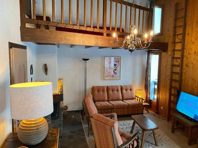 Modest 2BR Apartment Near Ski Slopes with Balcony, Parking, and WiFi FR-1-459-201 - La Clusaz