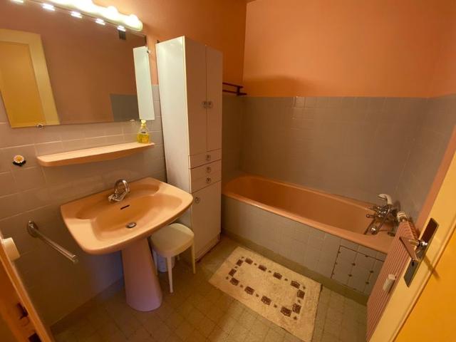 Modest 2BR Apartment Near Ski Slopes with Balcony, Parking, and WiFi FR-1-459-201 - La Clusaz