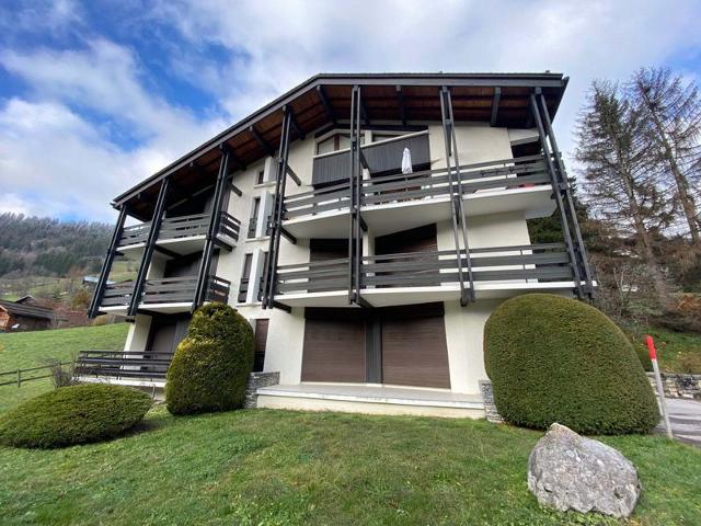 Modest 2BR Apartment Near Ski Slopes with Balcony, Parking, and WiFi FR-1-459-201 - La Clusaz