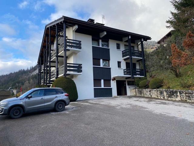 Modest 2BR Apartment Near Ski Slopes with Balcony, Parking, and WiFi FR-1-459-201 - La Clusaz