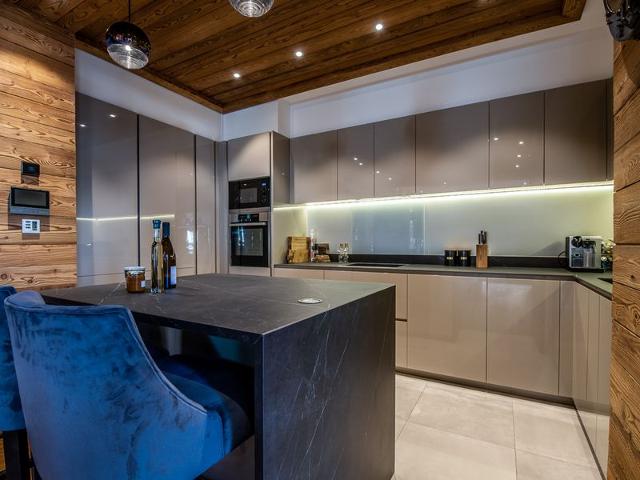 Luxurious Ski-in/Ski-out Apartment with Jacuzzi and Private Hammam FR-1-613-84 - Méribel Les Allues 1200